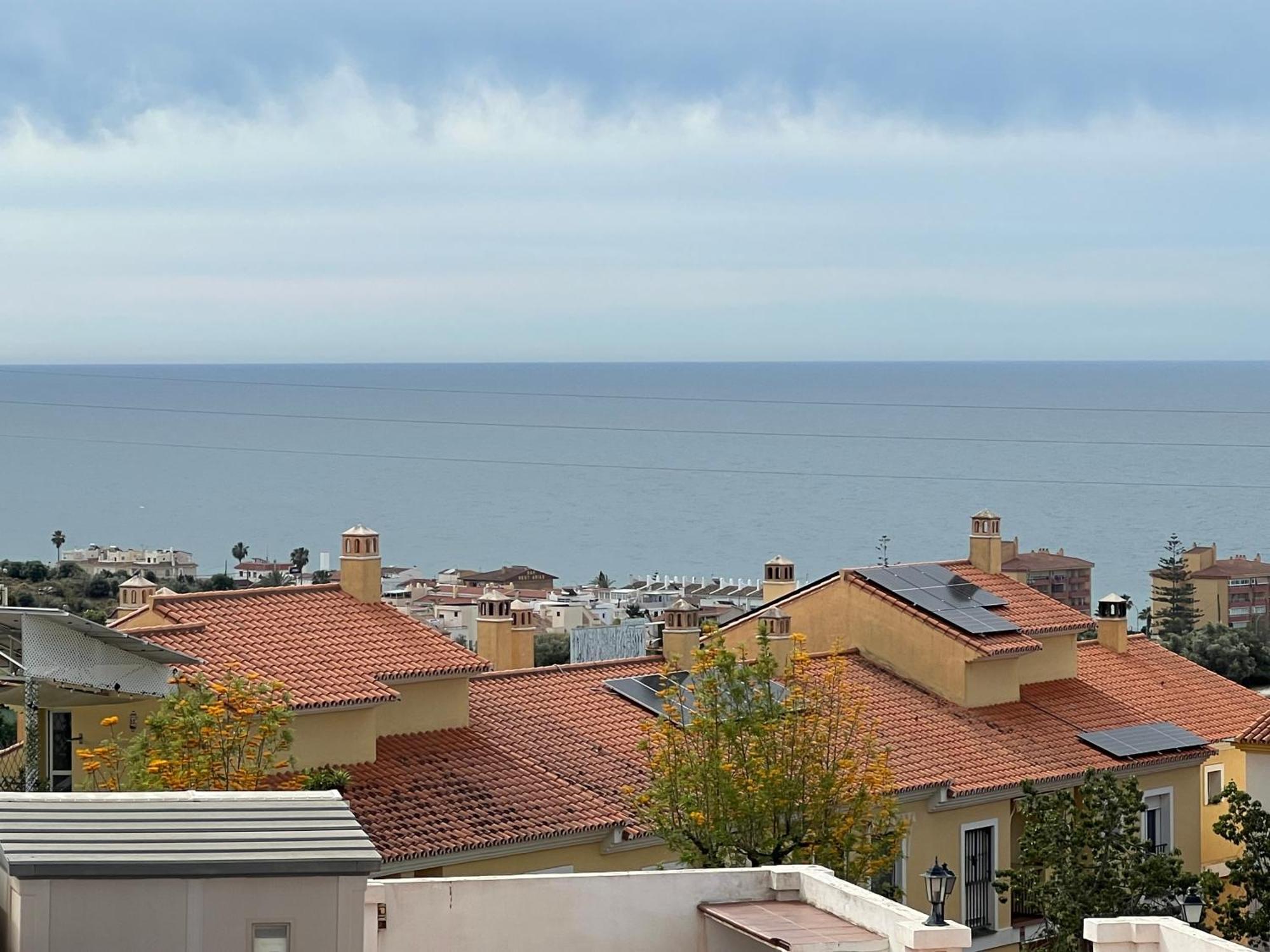 Atico Vistas Al Mar Golf ,Piscina Y Parking Albatros 2 Apartment Rincon de la Victoria Bagian luar foto